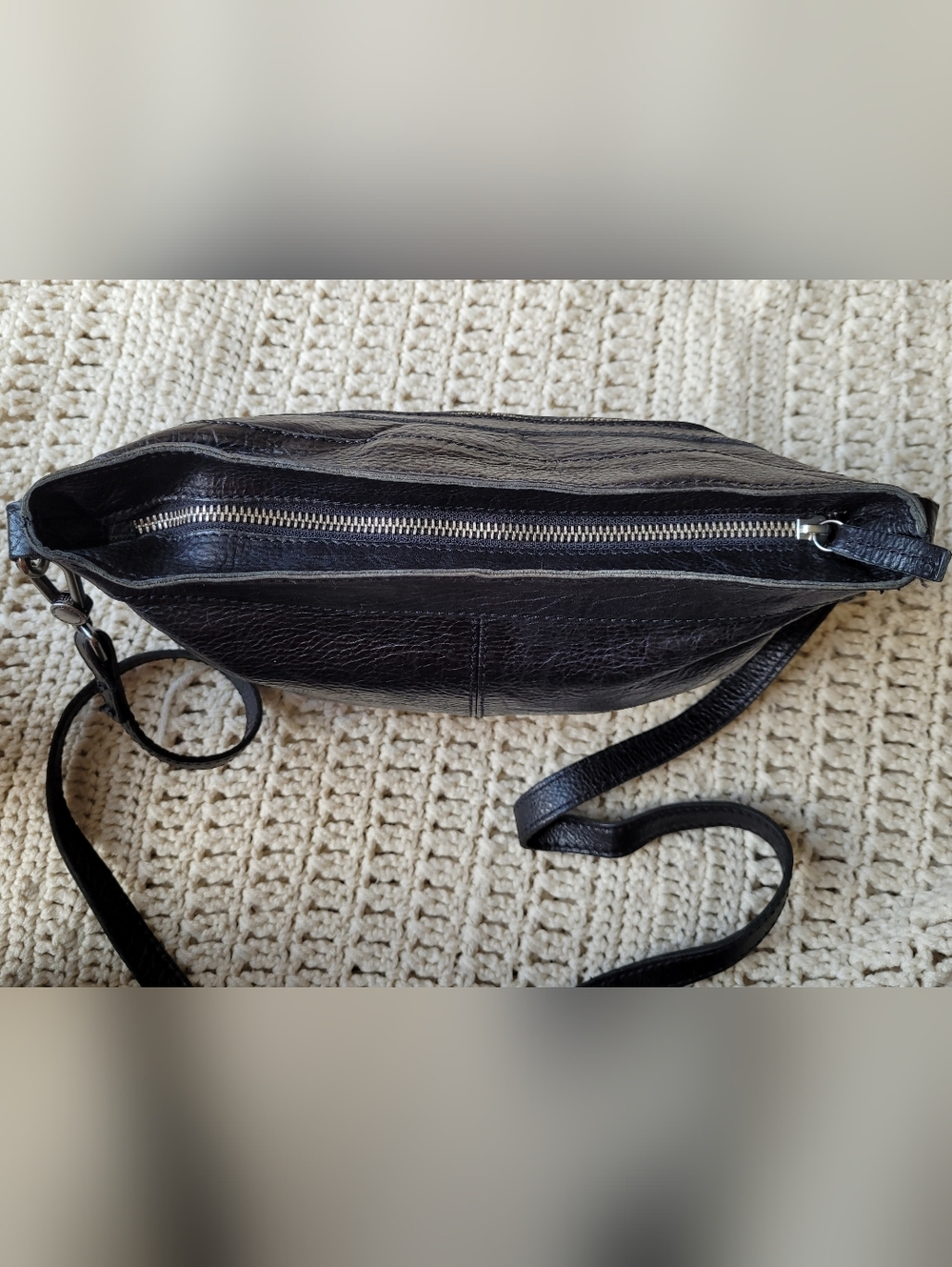 COWBOYSBAG LEATHER CROSSBODY BAG PURSE ADJUSTABLE ZIPPER BLACK SILVER - Picture 3 of 16
